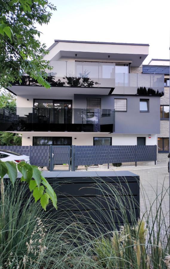 Luxurioeses Penthouse Mit Blick Auf Die Uno-City Und Dem Kaiserwasser. 3Schlafzimmer, 2 Baeder, Privat Lift Ins Apartment 비엔나 외부 사진
