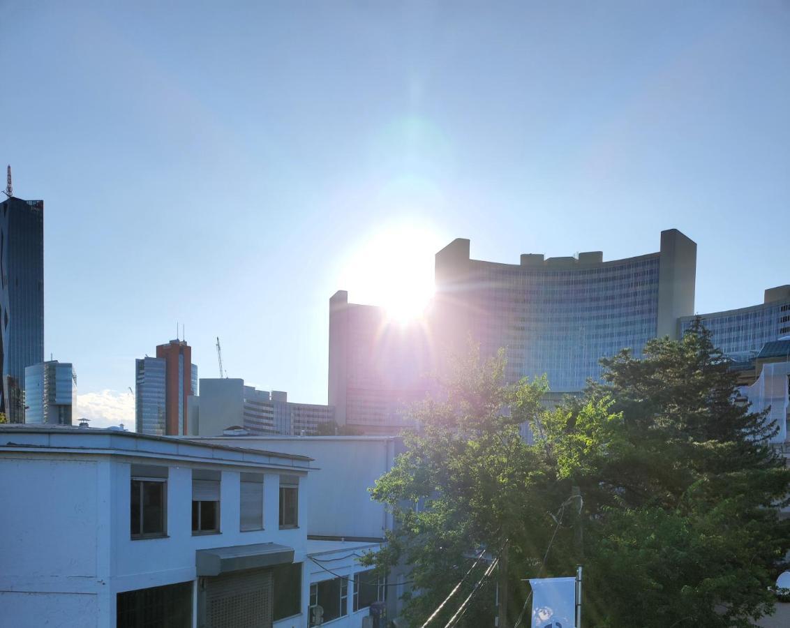 Luxurioeses Penthouse Mit Blick Auf Die Uno-City Und Dem Kaiserwasser. 3Schlafzimmer, 2 Baeder, Privat Lift Ins Apartment 비엔나 외부 사진
