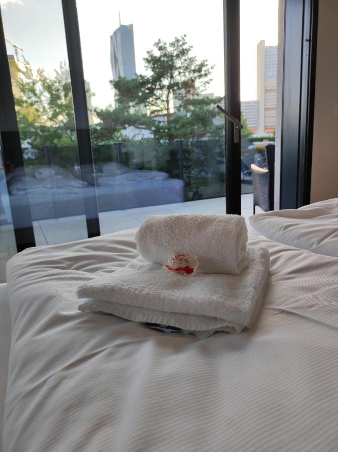 Luxurioeses Penthouse Mit Blick Auf Die Uno-City Und Dem Kaiserwasser. 3Schlafzimmer, 2 Baeder, Privat Lift Ins Apartment 비엔나 외부 사진