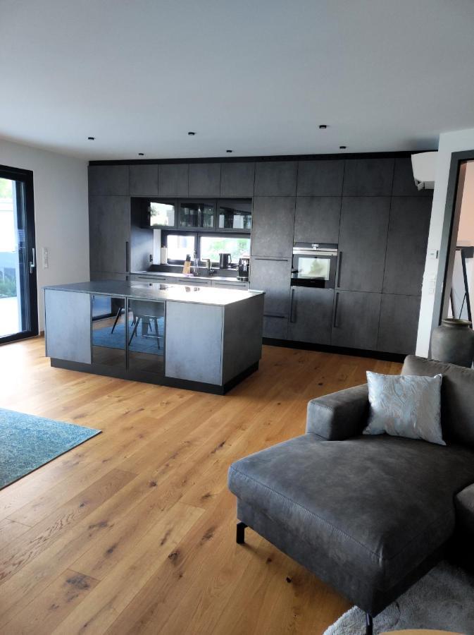 Luxurioeses Penthouse Mit Blick Auf Die Uno-City Und Dem Kaiserwasser. 3Schlafzimmer, 2 Baeder, Privat Lift Ins Apartment 비엔나 외부 사진