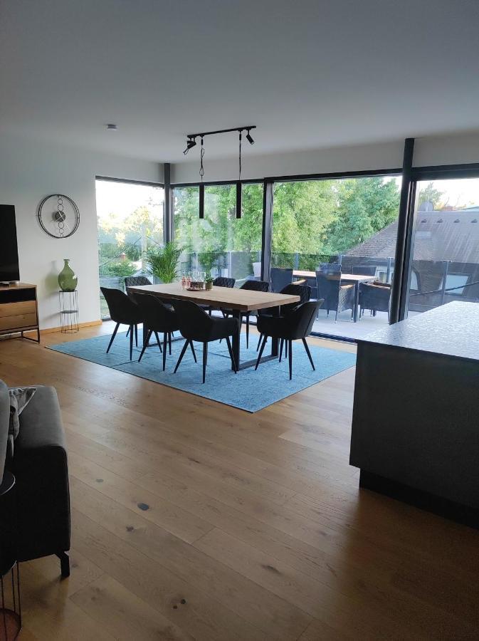 Luxurioeses Penthouse Mit Blick Auf Die Uno-City Und Dem Kaiserwasser. 3Schlafzimmer, 2 Baeder, Privat Lift Ins Apartment 비엔나 외부 사진