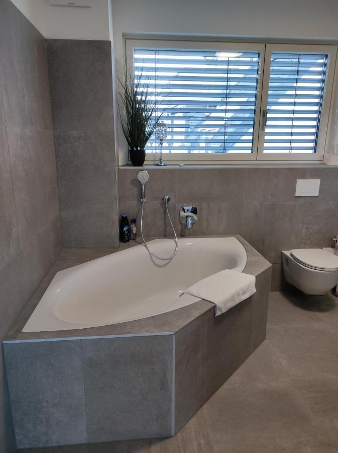 Luxurioeses Penthouse Mit Blick Auf Die Uno-City Und Dem Kaiserwasser. 3Schlafzimmer, 2 Baeder, Privat Lift Ins Apartment 비엔나 외부 사진