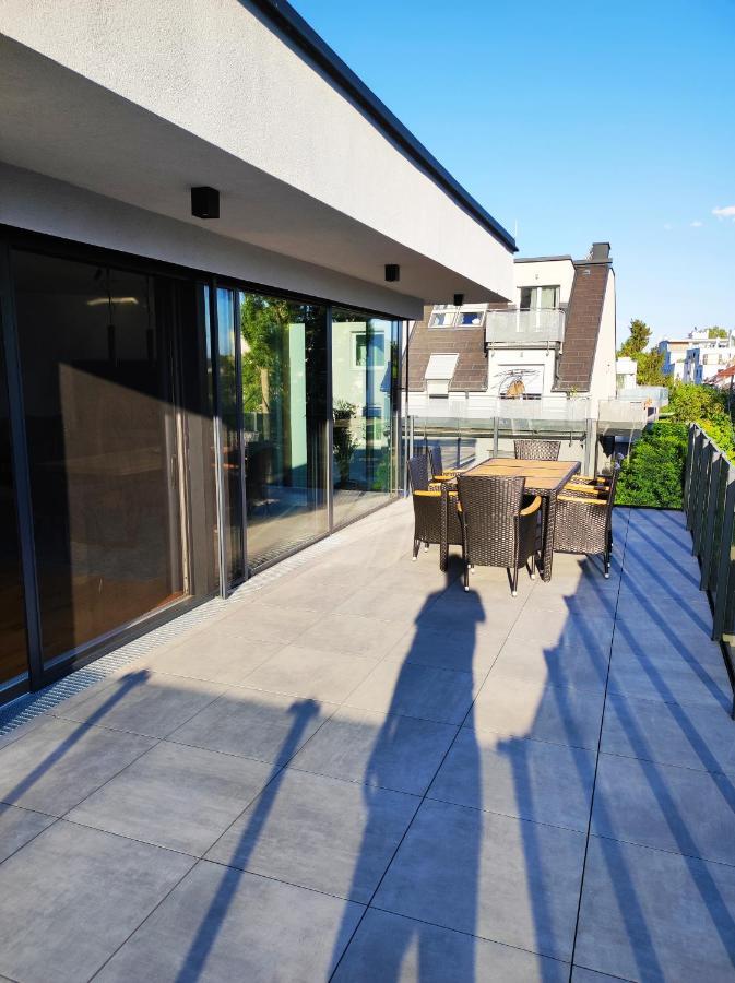 Luxurioeses Penthouse Mit Blick Auf Die Uno-City Und Dem Kaiserwasser. 3Schlafzimmer, 2 Baeder, Privat Lift Ins Apartment 비엔나 외부 사진